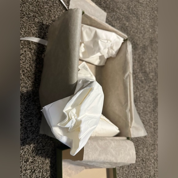 2023 Gucci Christmas Slipper Box - Picture 5 of 7